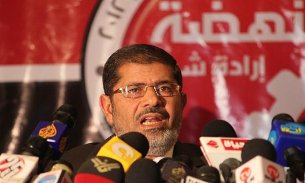 Morsy capitalizes on Mubarak verdict in campaign