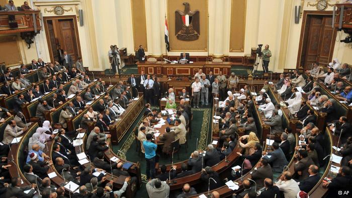 Egypt's draft constitution comes under fire