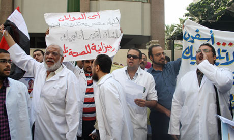 Egypt's striking doctors to form human chain for health reform Thursday