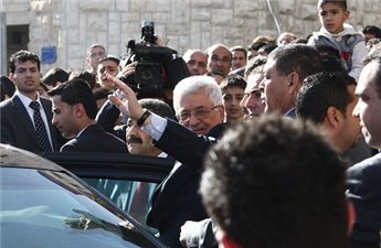 Abbas arrives in Cairo for talks with Mursi