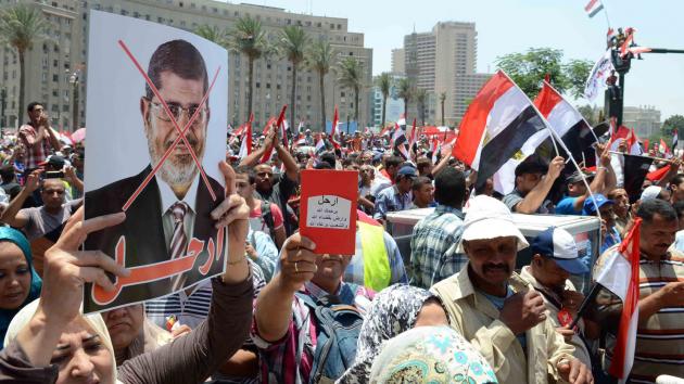 U.S. urges Egyptian military not to overthrow Morsi