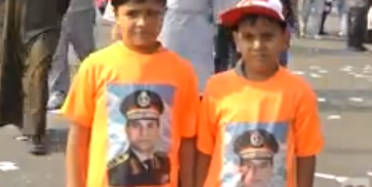 Military supporters call on El-Sisi to run for president during 6 October celebrations
