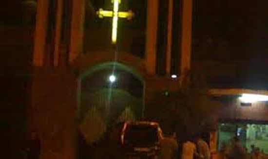Egyptian activists visit the Church of Warraq to offer condolences 